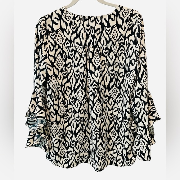 Vince Camuto Womens Pullover V-Neck Top Black Ivory Polyester Bell Sleeves Med - Picture 3 of 4